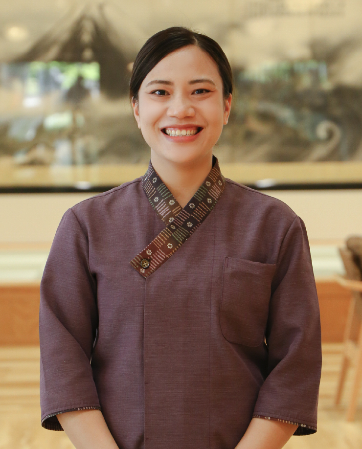 介護職員町井さん女性の上半身写真